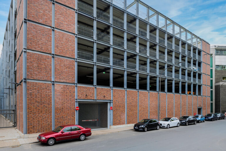 Car with Car and Car showing text '87.CB 5007'.